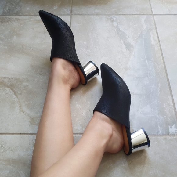 All Black Footwear 🎉HP🎉 Pointy Glitter Nubuck Leather Mirror